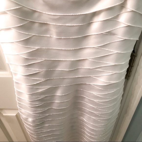 BCBGMaxAzria White Lazer Cut Dress Size 6 - Picture 5 of 6